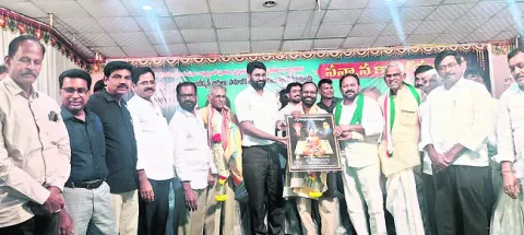 కవిత్వంతో సామాజిక చైతన్యం
