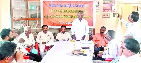 మున్నేరు నీటిని తరలించొద్దు