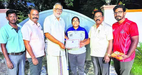హ్యాండ్‌బాల్‌ సర్టిఫికెట్‌ కోర్సు పూర్తి