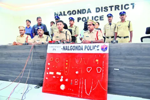 చోరీలకు పాల్పడుతున్న ముఠా సభ్యుల అరెస్ట్‌