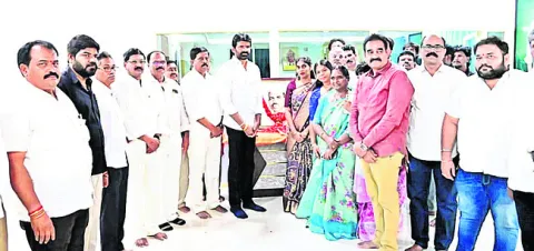 జగ్జీవన్‌రామ్‌కు ఘన నివాళి 