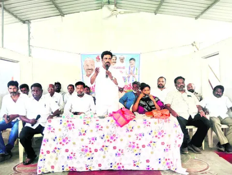 వైఎస్‌ జగన్‌ పర్యటన విజయవంతం చేద్దాం 