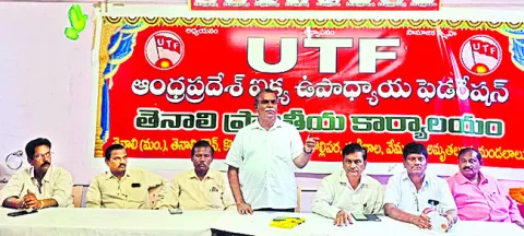 సెల్‌ఫోన్‌ లేని బడి నేడు అవసరం 