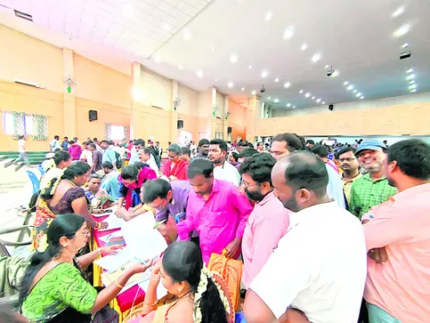 అస్తవ్యస్తంగా సచివాలయాలు