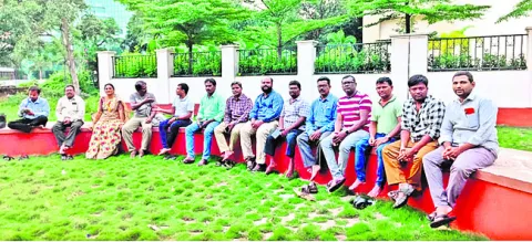 గెస్ట్‌ ఫ్యాకల్టీ నోటిఫికేషన్‌పై ఏయూ అతిథి అధ్యాపకుల ఆగ