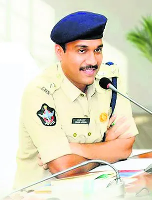 రోడ్డు ప్రమాదాలపై అవగాహన కల్పించాలి