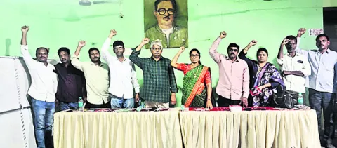 సమాన పనికి సమాన వేతనం అమలు చేయాలి 