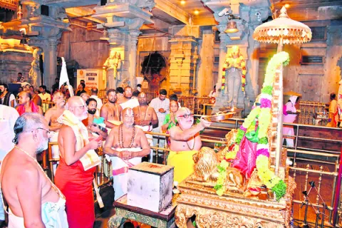 నృసింహుడి సన్నిధిలో రామచంద్రజీయర్‌ స్వామిజీ