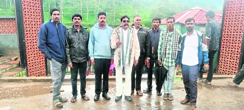 చాపరాయి పర్యాటక ప్రాంతంలో స్థానికులకే ఉద్యోగాలు కల్పించ
