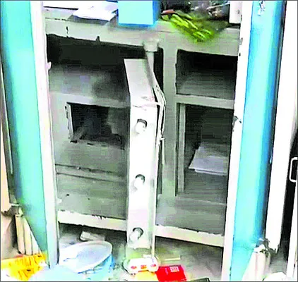 పట్టణంలో వైద్యురాలి ఇంట భారీ చోరీ 