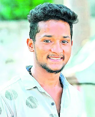 రోడ్డు ప్రమాదంలో  యువకుడి మృతి 