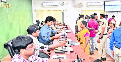 గ్రీవెన్స్‌డేలో 415 వినతులు