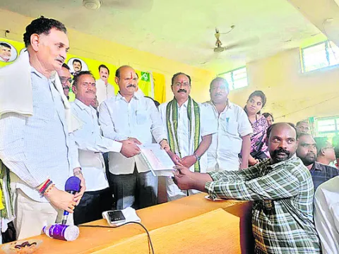 సహకార సంఘాల రుణ వితరణ భేష్‌ 