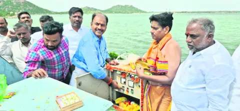 చివరి ఆయకట్టు వరకు సాగునీరు 