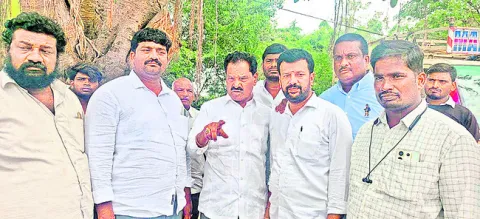 జగనన్న పర్యటన విజయవంతం చేయండి 