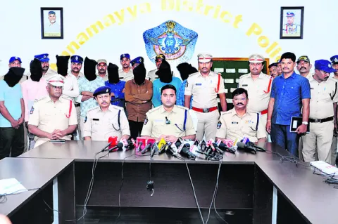 నకిలీ కరెన్సీ నోట్ల ముఠా గుట్టురట్టు