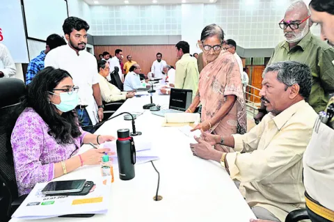 ఫిర్యాదులకు నాణ్యమైన పరిష్కారం అందించాలి 