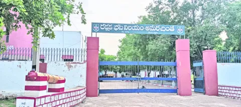 అసలేం జరుగుతోంది.. 
