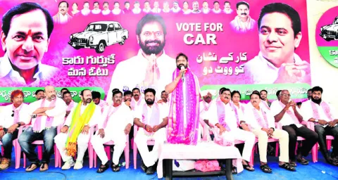 ‘ఇళ్ల పట్టాలను గుంజుకోవాలని చూస్తోంది’ 
