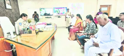 బాధితులకు సత్వర న్యాయం చేయాలి 
