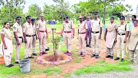పెండింగ్‌ కేసులు పరిష్కరించాలి