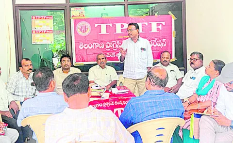 బదిలీలు, పదోన్నతులు కల్పించాలి