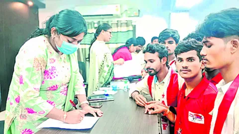 అనుమతుల్లేని పాఠశాలను రద్దు చేయండి