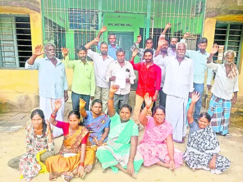 పిల్లల భవిష్యత్తుతో ఆటలా..?