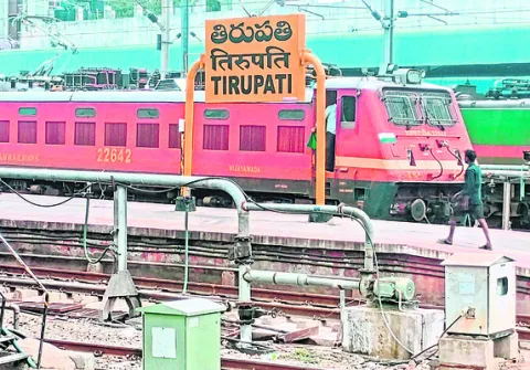 కర్ణాటక భక్తులకు రైల్వేశాఖ తీపికబురు