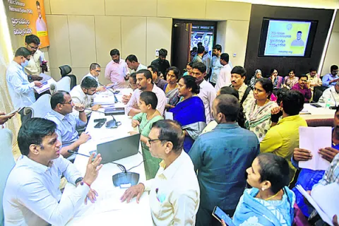 ప్రజలతో దురుసుగా ప్రవర్తిస్తే చర్యలు