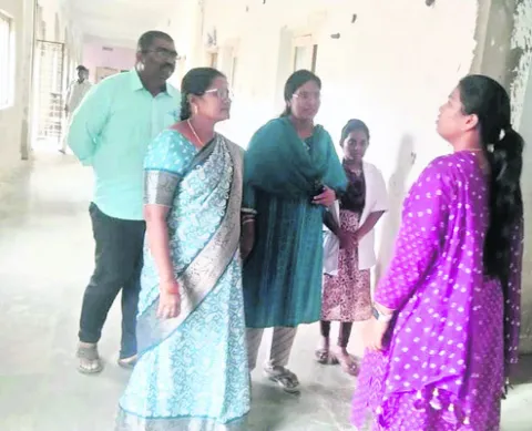 గురుకులాల్లో  అదనపు కలెక్టర్‌ తనిఖీ
