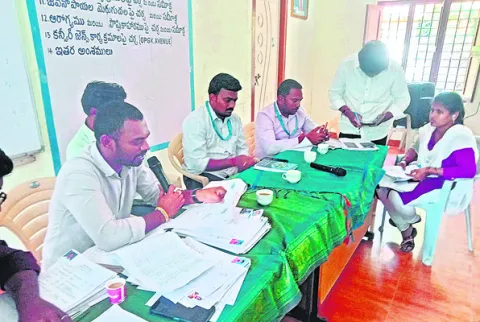రాయితీ రుణాలకు ఎదురుచూపులు