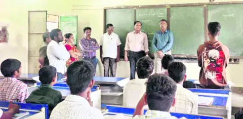 చదువుతోనే ఉజ్వల భవిష్యత్‌ 