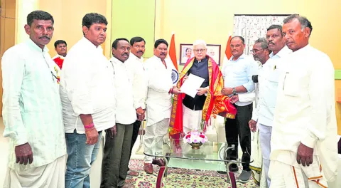 గవర్నర్‌ను కలిసిన మాజీ ఎంపీ ‘సోయం’