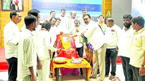 వైఎస్సార్‌కు ఘన నివాళి