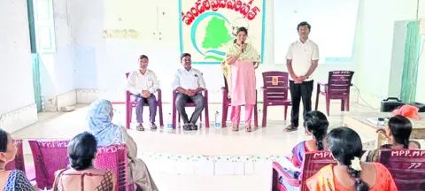 అర్హులు ఓటరుగా నమోదు చేసుకోవాలి 