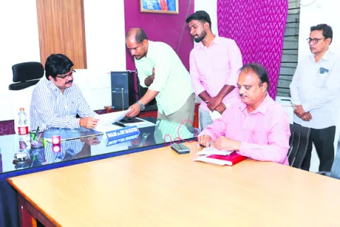 భూ భారతి దరఖాస్తులను పెండింగ్‌లో ఉంచొద్దు