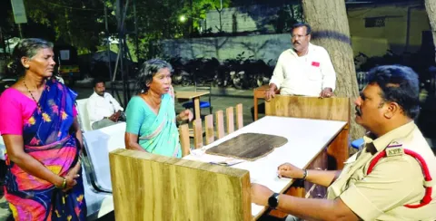 రెక్కీ నిర్వహించి..  గొలుసు అపహరణ  