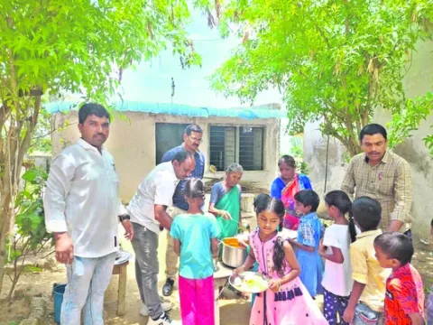 భోజన ఏజెన్సీలకు బకాయిల భారం 