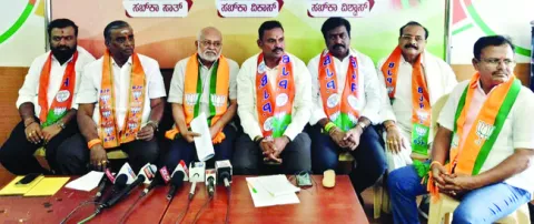 లంచగొండి మంత్రి రాజీనామా చేయాలి