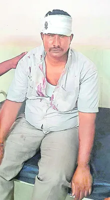 వైఎస్సార్‌ సీపీ నాయకుడిపై ఇనుప రాడ్లతో దాడి 