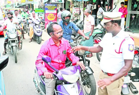 ట్రాఫిక్‌ నిబంధనలపై అవగాహన 