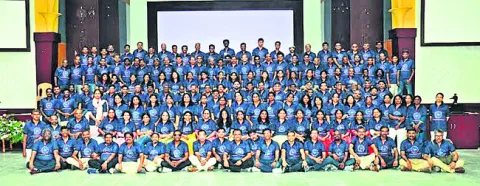 ● అపూర్వ కలయిక 