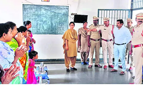 ఖైదీలు సత్ప్రవర్తనతో మెలగాలి 