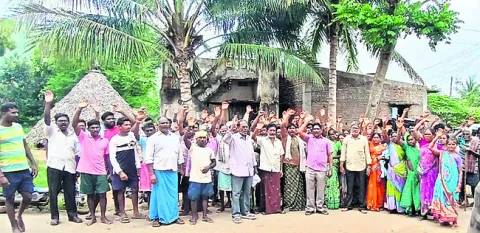 వ్యవసాయ భూములు సెజ్‌కు ఇచ్చేది లేదు 