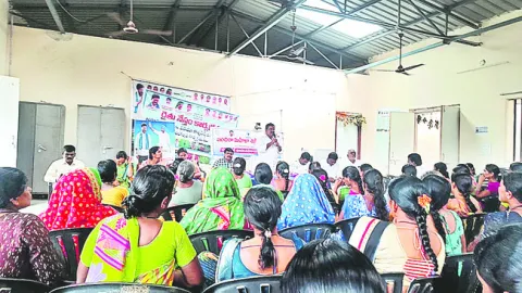 స్వయం ఉపాధితో నిలదొక్కుకోవాలి 