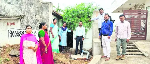భూగర్భ జలాలు కాపాడుకోవాలి