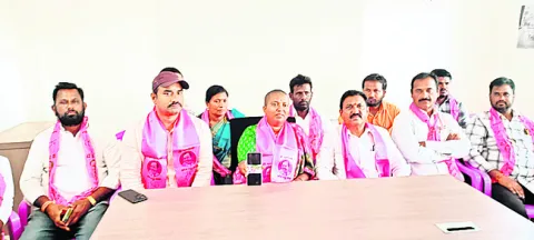 కార్యకర్తలను బెదిరిస్తే ఊరుకోం