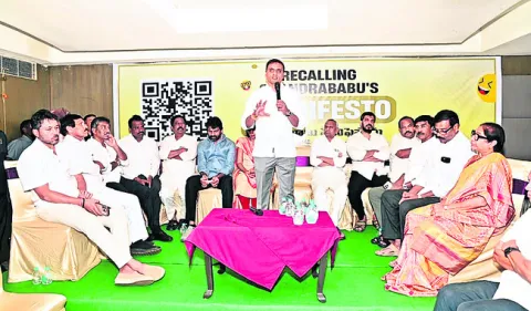 తప్పుడు హామీలు.. బాబు మోసాలు 