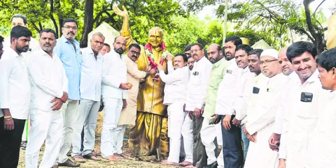 ప్రజల హృదయాల్లో సజీవం